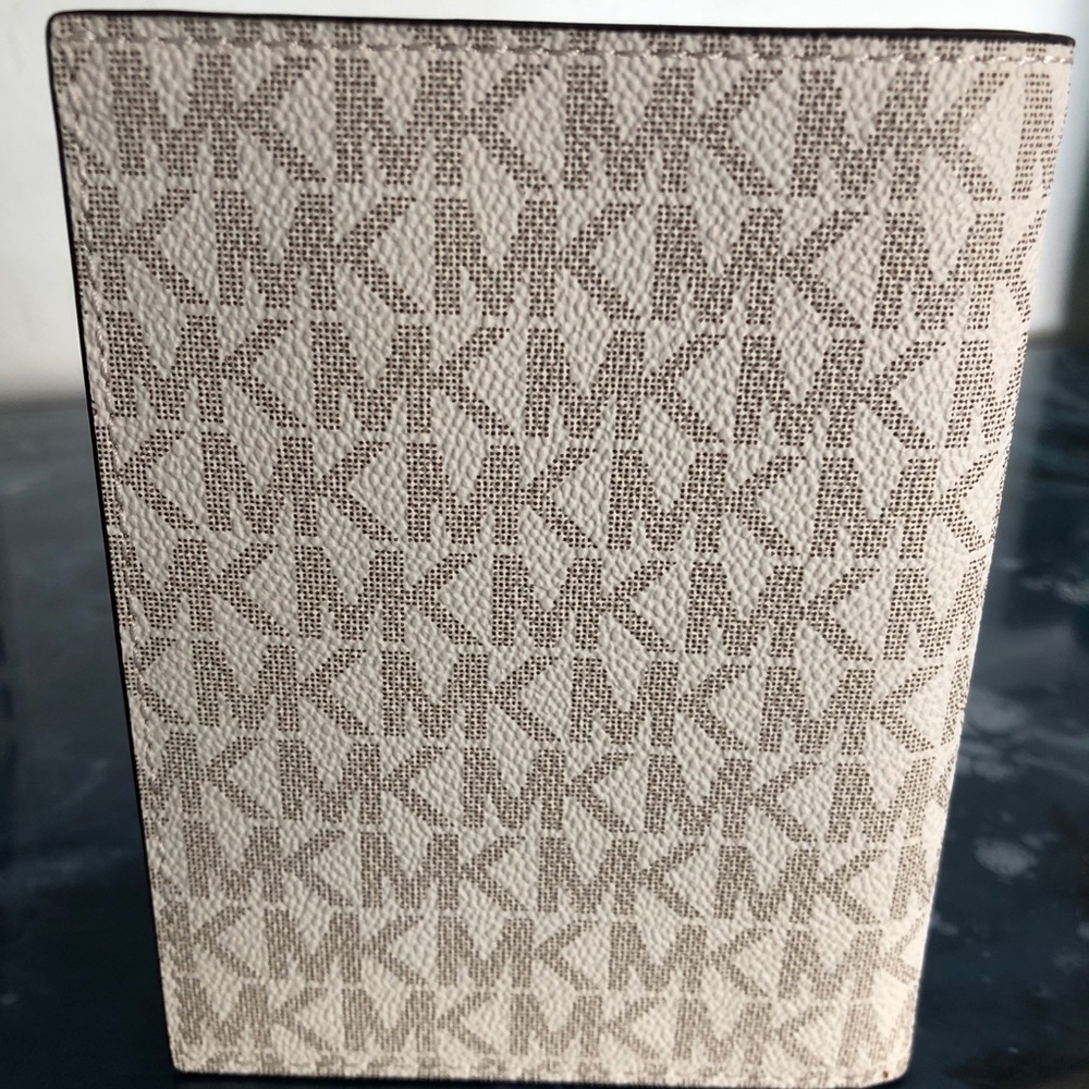 Michael Kors Passport Case/Wallet - Picture 3 of 8